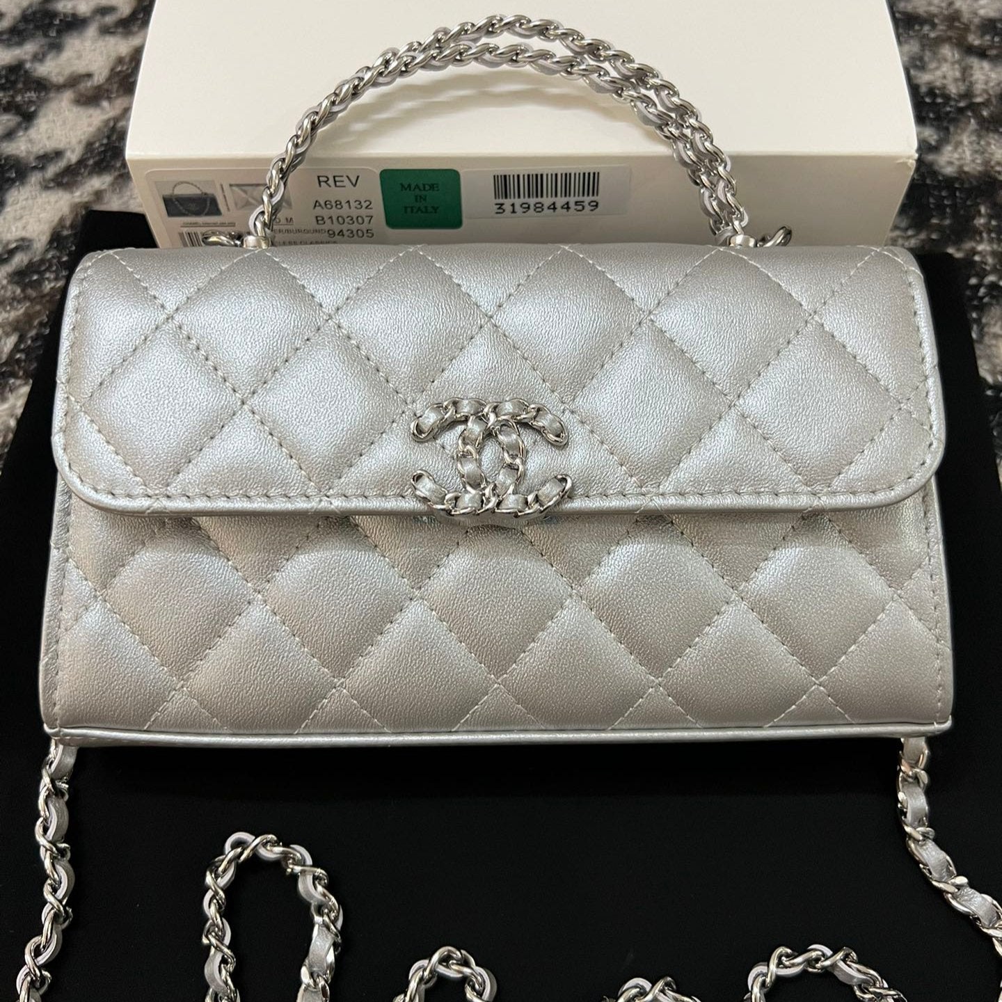 CHANEL KELLY 18 BAG IN SILVER CALFSKIN WITH STRAP