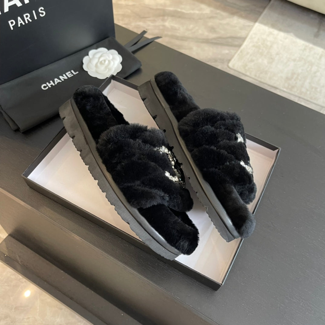 CHANEL SLIPPERS IN BLACK FUR